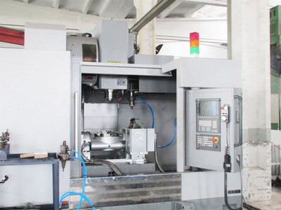 ماكينة CNC 